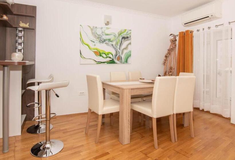 سوییت لوکس, Bed And Brekfast Donatella