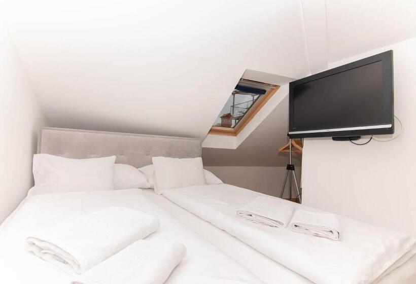 آپارتمان 1 خوابه با بالکن, Bed And Brekfast Donatella