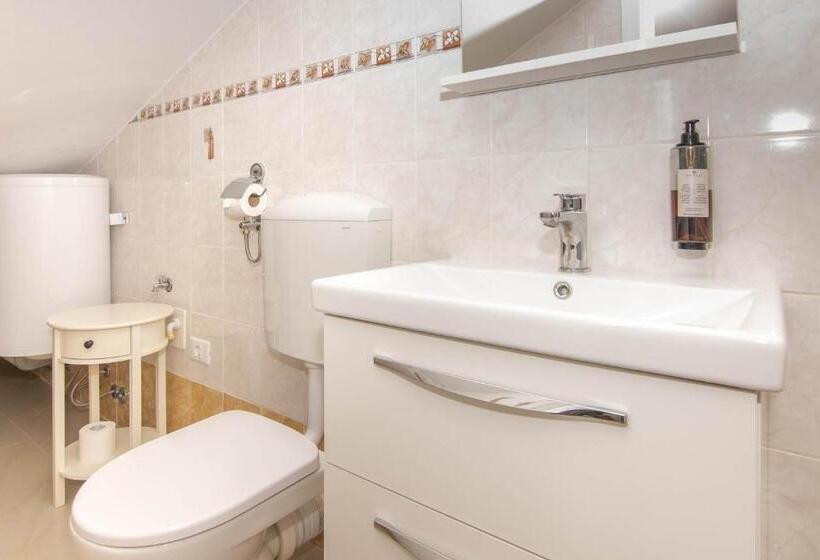 آپارتمان 1 خوابه با بالکن, Bed And Brekfast Donatella