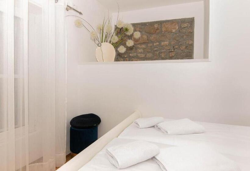 سوییت لوکس, Bed And Brekfast Donatella