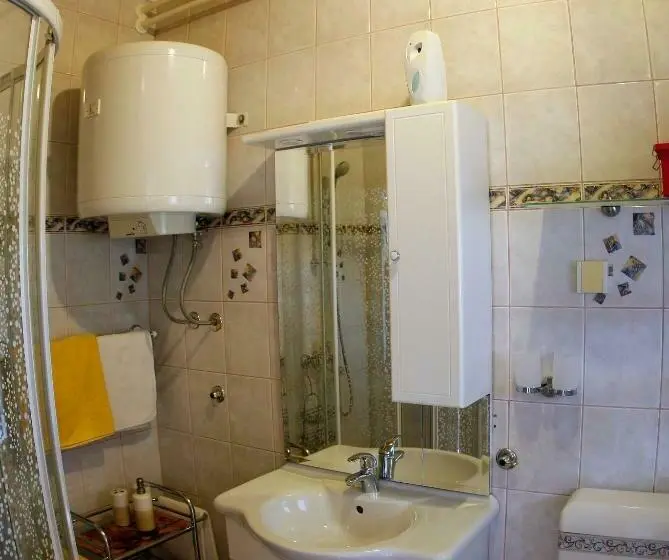 اتاق لوکس, Rooms Beros