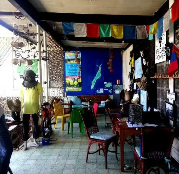 اتاق لوکس, Bugoy Bikers Hostel