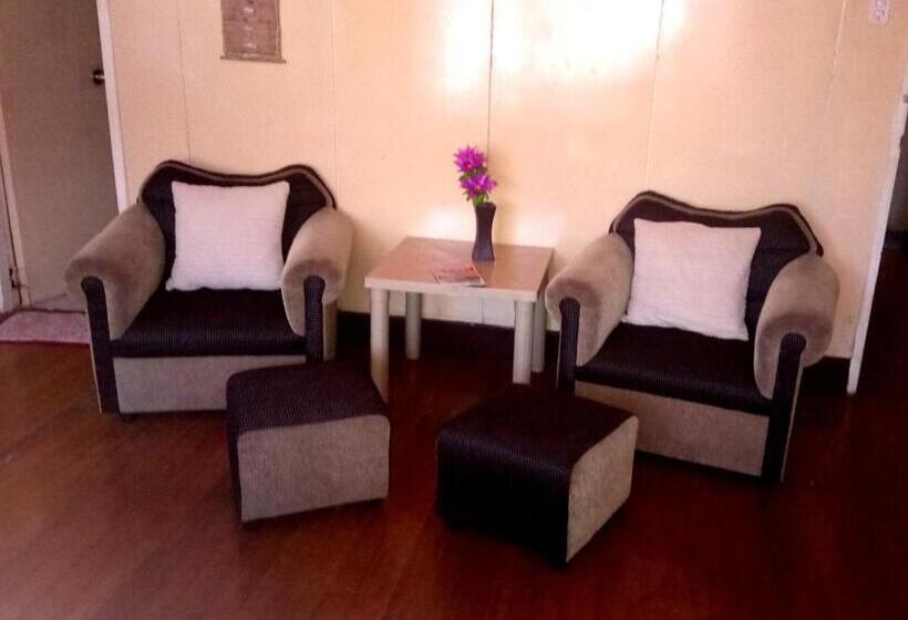 اتاق لوکس, Bugoy Bikers Hostel