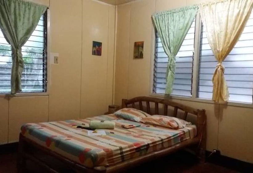 اتاق لوکس, Bugoy Bikers Hostel