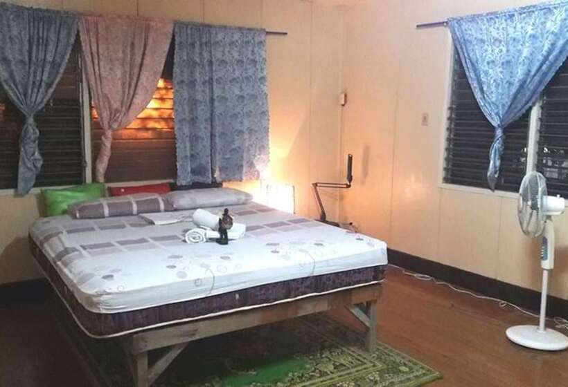 اتاق لوکس, Bugoy Bikers Hostel