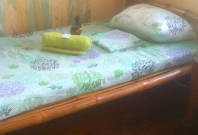 تختخواب در اتاق مشترک, Bugoy Bikers Hostel