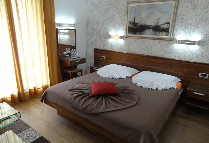 اتاق لوکس با چشم‌انداز دریا, Pension Silvia