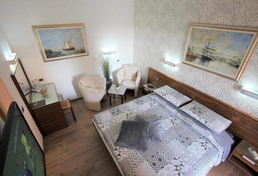 اتاق لوکس با چشم‌انداز دریا, Pension Silvia