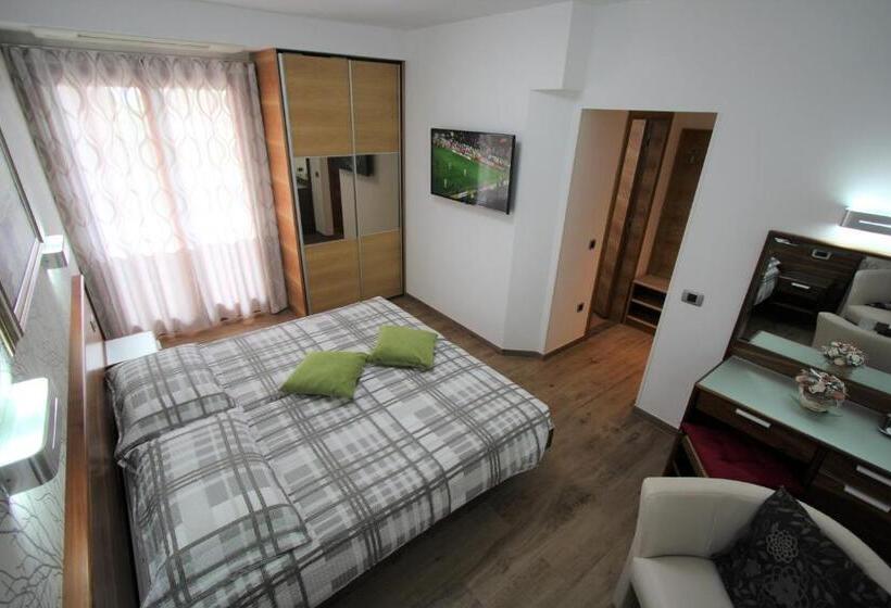 اتاق لوکس با چشم‌انداز دریا, Pension Silvia