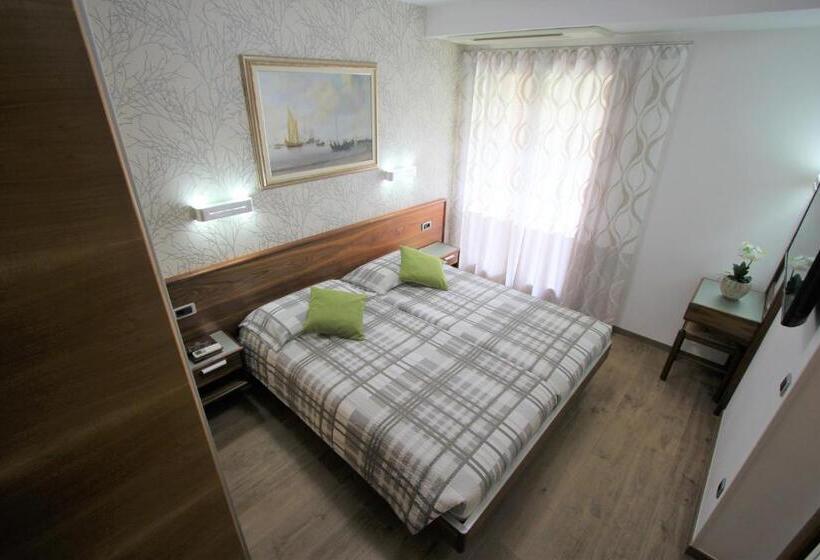 اتاق استاندارد با چشم‌انداز دریا, Pension Silvia