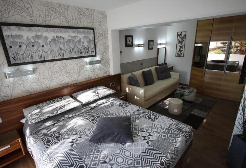 سوییت با چشم‌انداز دریا, Pension Silvia