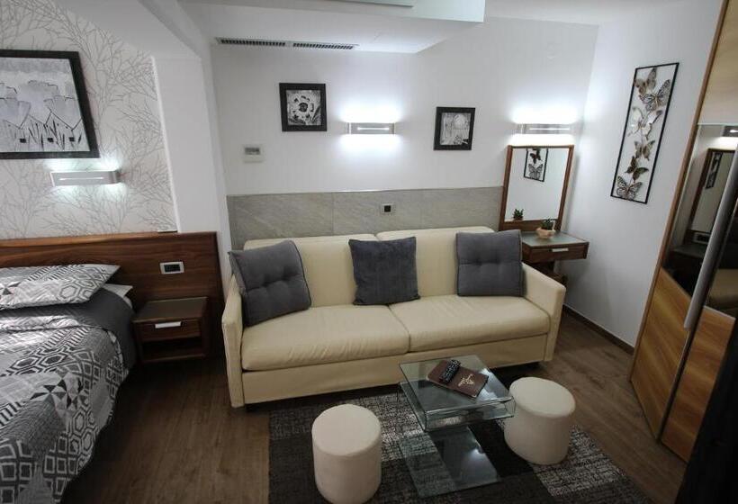 سوییت با چشم‌انداز دریا, Pension Silvia