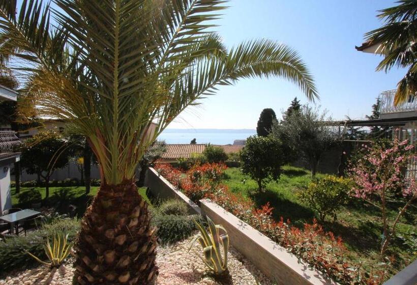 سوییت با چشم‌انداز دریا, Pension Silvia