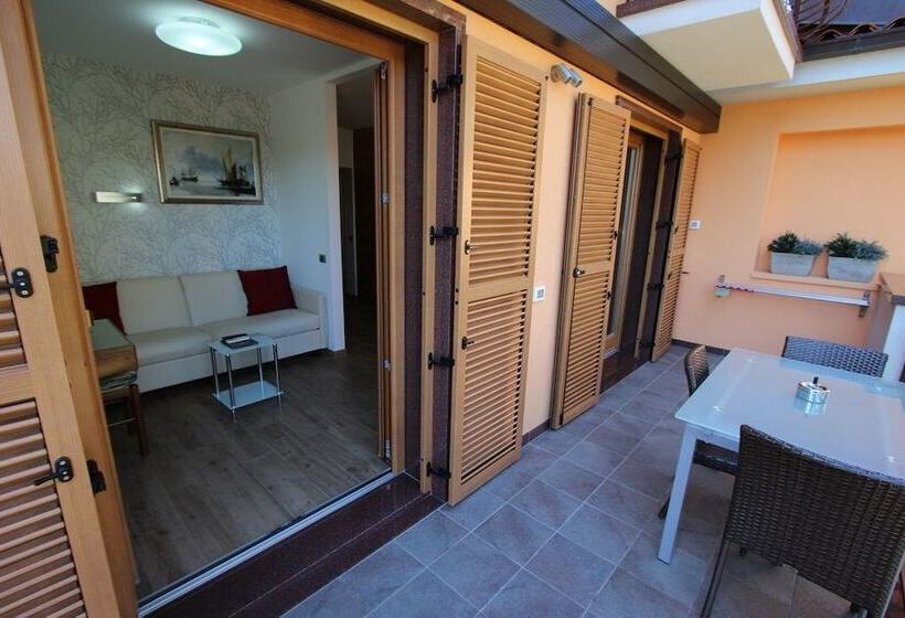 اتاق پرمیوم با چشم‌انداز دریا, Pension Silvia