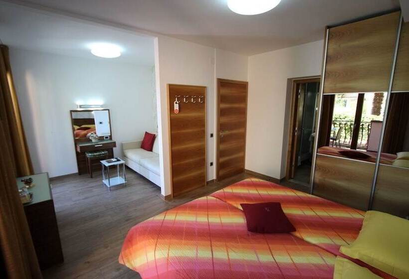 اتاق پرمیوم با چشم‌انداز دریا, Pension Silvia