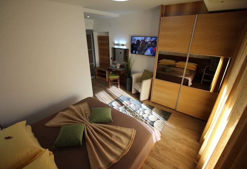 آپارتمان 1 خوابه با چشم‌انداز دریا, Pension Silvia