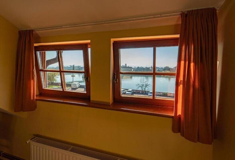 اتاق استاندارد سه نفره, Bed & Breakfast šilak