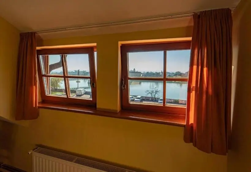اتاق استاندارد سه نفره, Bed & Breakfast šilak