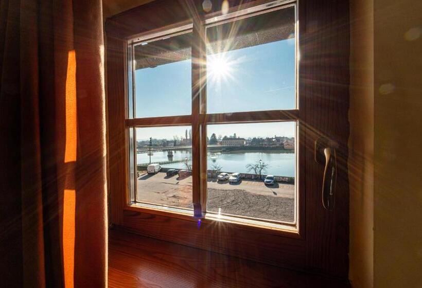 اتاق استاندارد سه نفره, Bed & Breakfast šilak