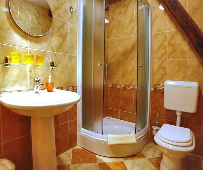 اتاق راحتی سه تخته, Bed & Breakfast šilak