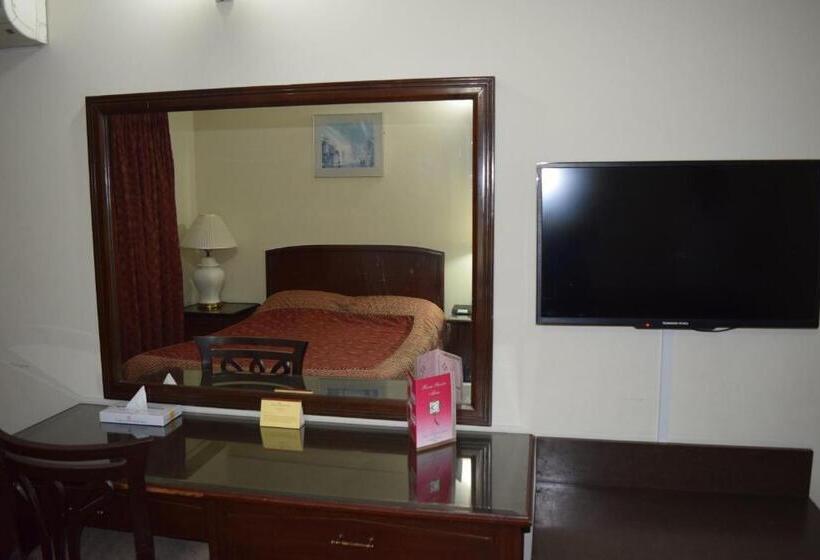 Deluxe Room, Carlton Tower Hotel Lahore