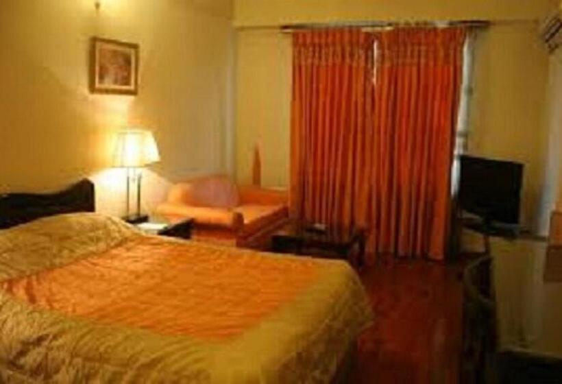 Deluxe Room, Carlton Tower Hotel Lahore