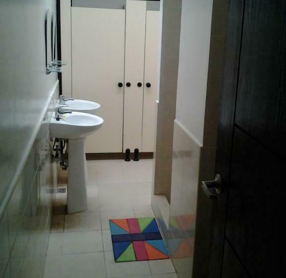 מיטה בחדר משותף, Crossroads Hostel Manila