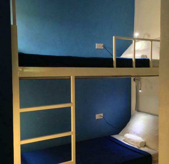 מיטה בחדר משותף, Crossroads Hostel Manila