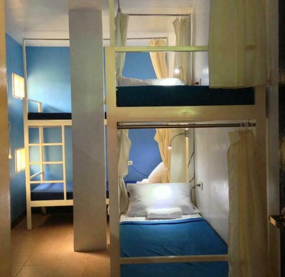 מיטה בחדר משותף, Crossroads Hostel Manila