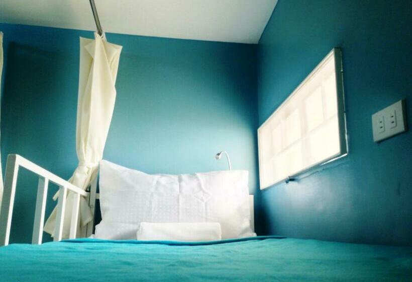 מיטה בחדר משותף, Crossroads Hostel Manila