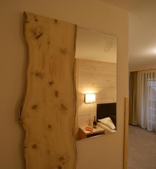 سوئیت با بالکن, Privillage Stare   B&b