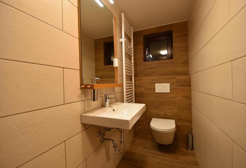 سوییت با چشم‌انداز کوه, Privillage Stare   B&b