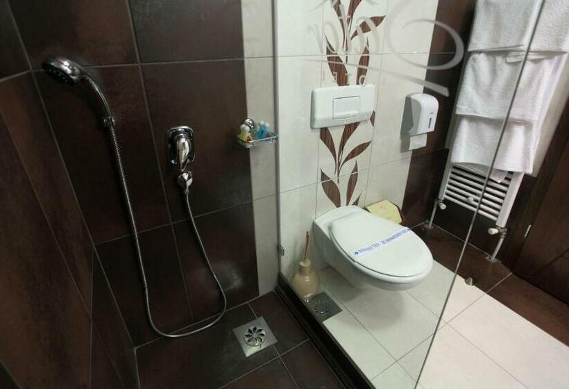 اتاق استاندارد سه نفره, šator