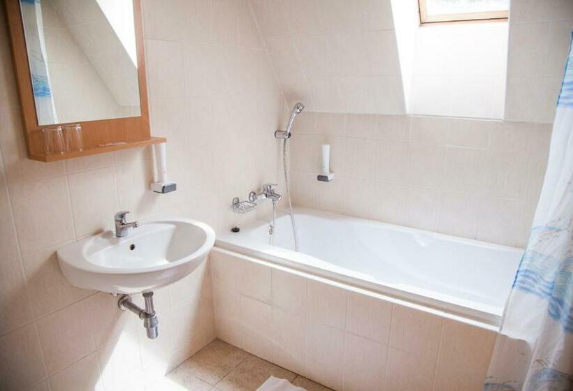 スタンダードルーム, Eminent