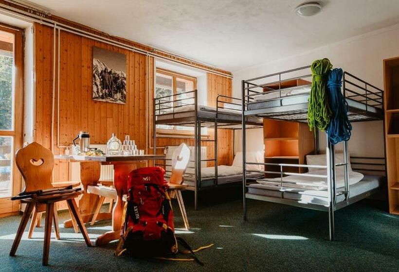 سرير فى غرفة مشتركه, Horský Hotel Popradské Pleso