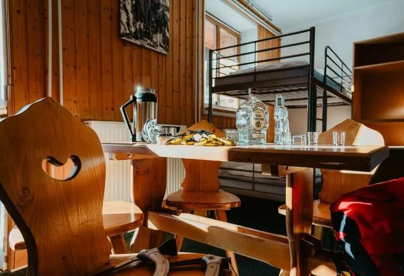 ルームシェアのワンベッド, Horský Hotel Popradské Pleso