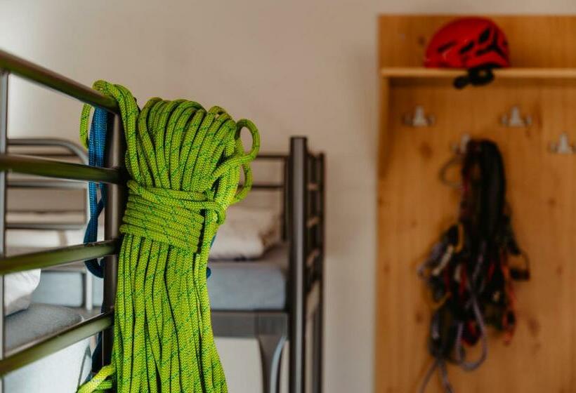 سرير فى غرفة مشتركه, Horský Hotel Popradské Pleso