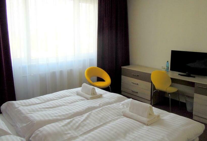 컴포트 룸, Kristína