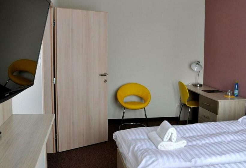 2 베드룸 패밀리 스위트, Kristína