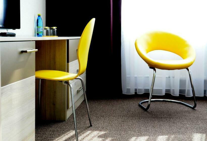 两卧家庭套房, Kristína