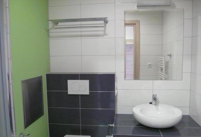 컴포트 룸, Kristína