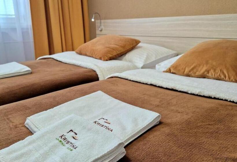 컴포트 룸, Kristína