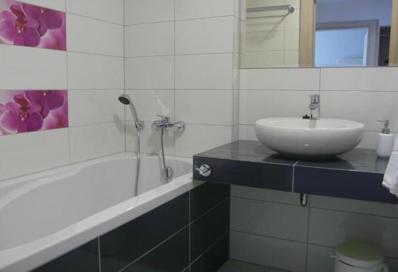 컴포트 스위트, Kristína