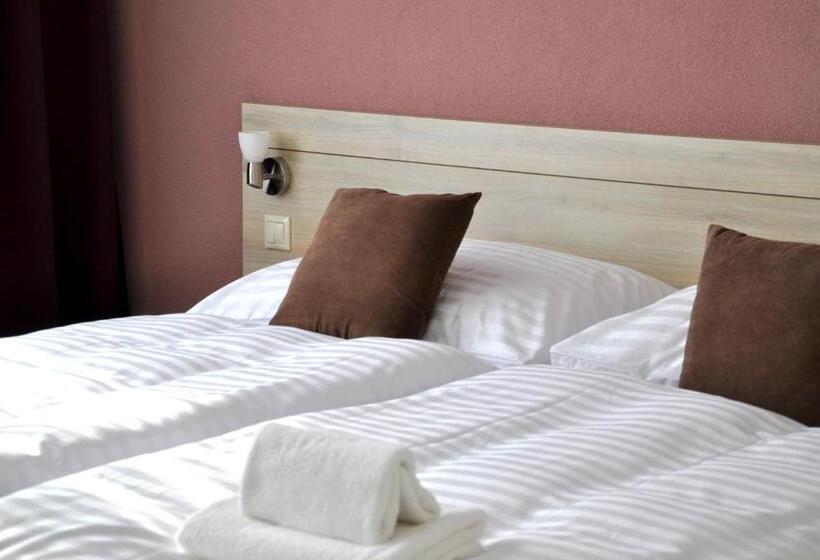 비즈니스룸, Kristína