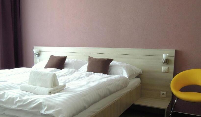 비즈니스룸, Kristína