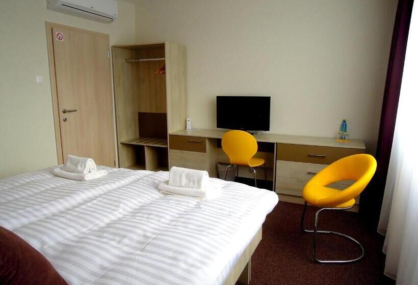 商务房间, Kristína