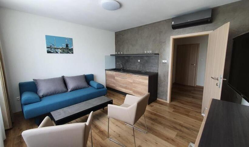 침실 1개 아파트, Kristína