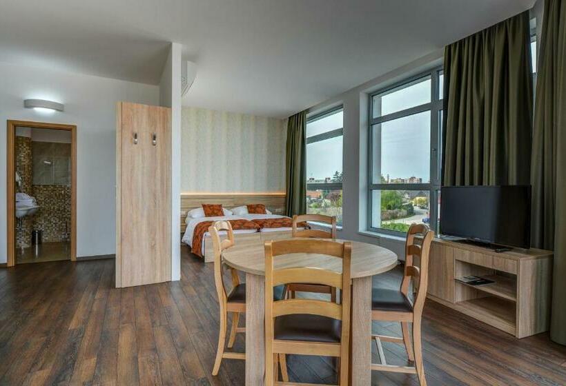 带阳台套房, Samaria