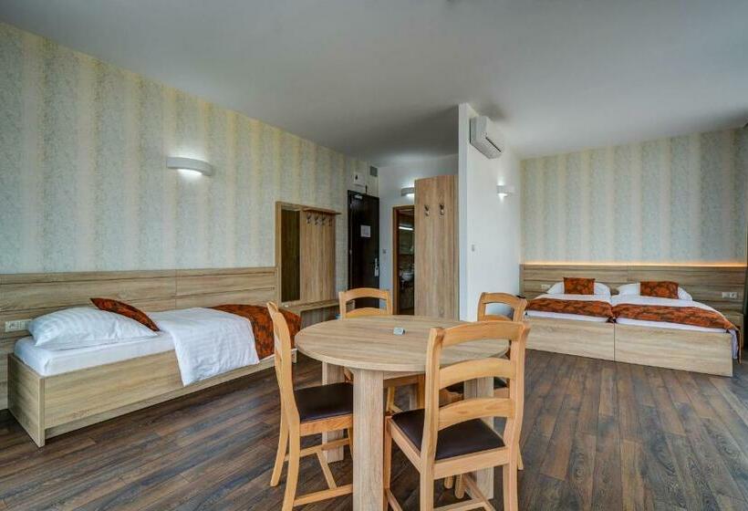 带阳台套房, Samaria