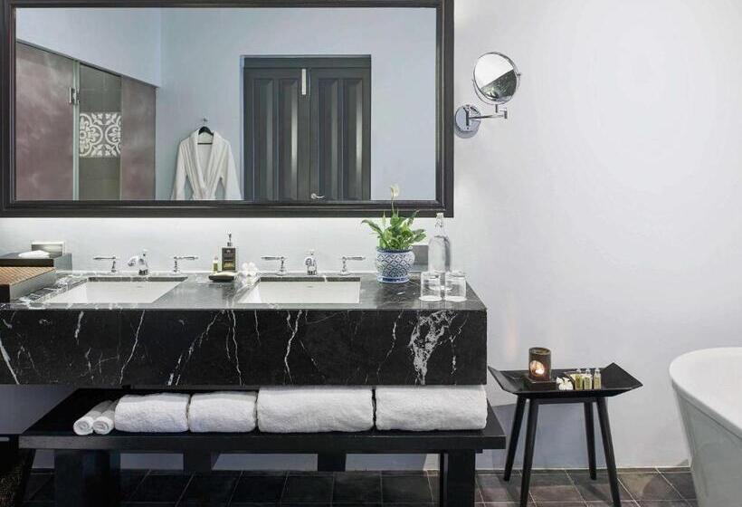 キングサイズベッドのスイートルーム, Sofitel Luang Prabang